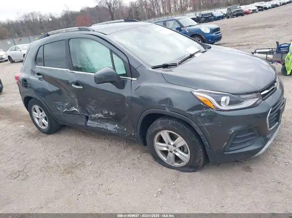 KL7CJLSB7JB674238 2018 CHEVROLET TRAX - Image 1
