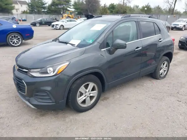 KL7CJLSB7JB674238 2018 CHEVROLET TRAX - Image 2