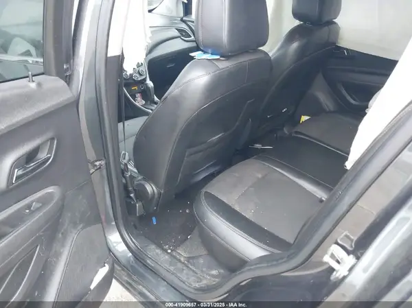 KL7CJLSB7JB674238 2018 CHEVROLET TRAX - Image 8