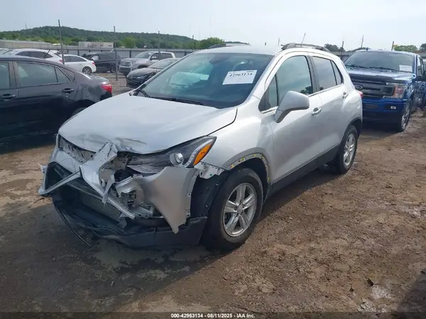 KL7CJLSB7JB674790 2018 CHEVROLET TRAX - Image 2