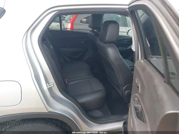 KL7CJLSB7JB674790 2018 CHEVROLET TRAX - Image 8