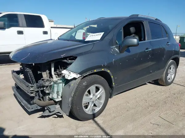 KL7CJLSB7JB677219 2018 CHEVROLET TRAX - Image 2
