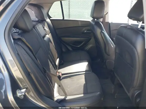 KL7CJLSB7JB677219 2018 CHEVROLET TRAX - Image 8