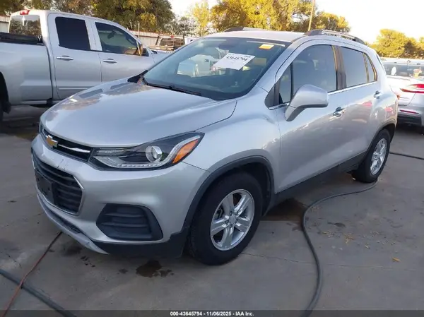KL7CJLSB7JB677866 2018 CHEVROLET TRAX - Image 2