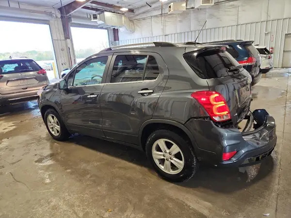 KL7CJLSB7JB683991 2018 CHEVROLET TRAX - Image 2