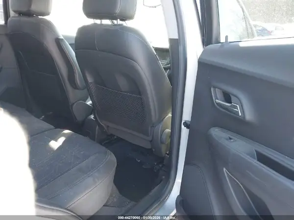 KL7CJLSB7JB686776 2018 CHEVROLET TRAX - Image 8