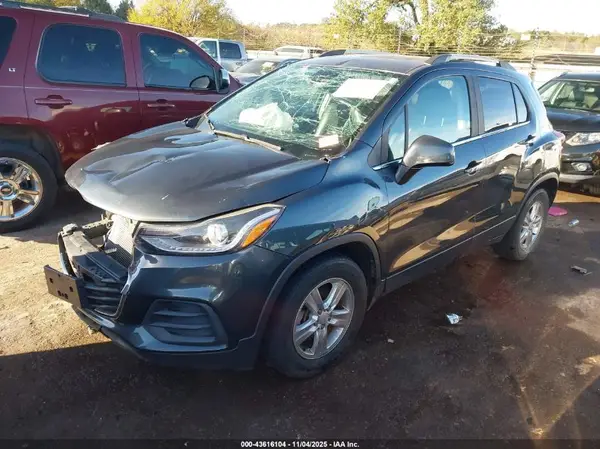 KL7CJLSB7JB708050 2018 CHEVROLET TRAX - Image 2