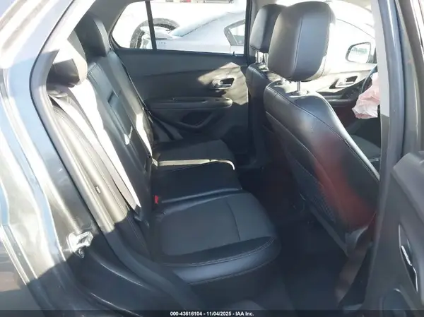 KL7CJLSB7JB708050 2018 CHEVROLET TRAX - Image 8
