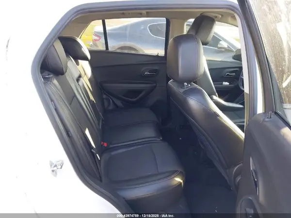 KL7CJLSB7JB720148 2018 CHEVROLET TRAX - Image 8