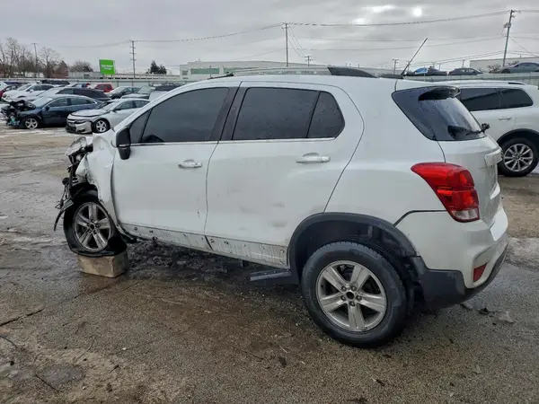 KL7CJLSB7JB725205 2018 CHEVROLET TRAX - Image 2