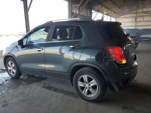 KL7CJLSB7JB728301 2018 CHEVROLET TRAX - Image 2