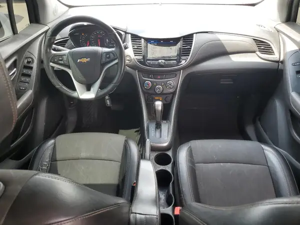 KL7CJLSB7JB734910 2018 CHEVROLET TRAX - Image 8