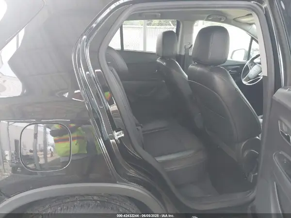 KL7CJLSB7KB744032 2019 CHEVROLET TRAX - Image 8