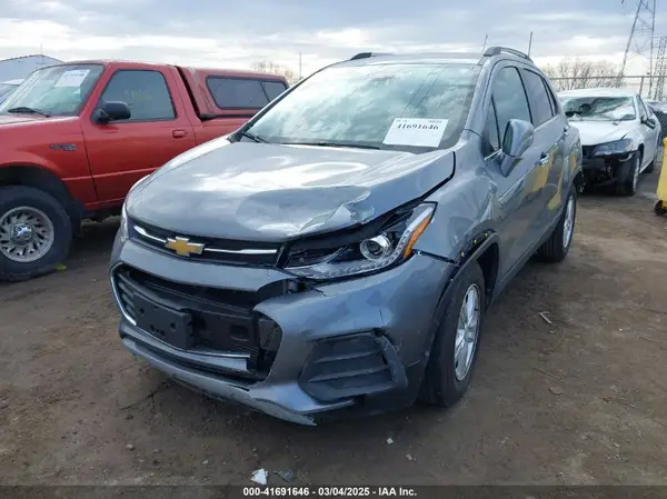 KL7CJLSB7KB744533 2019 CHEVROLET TRAX - Image 2