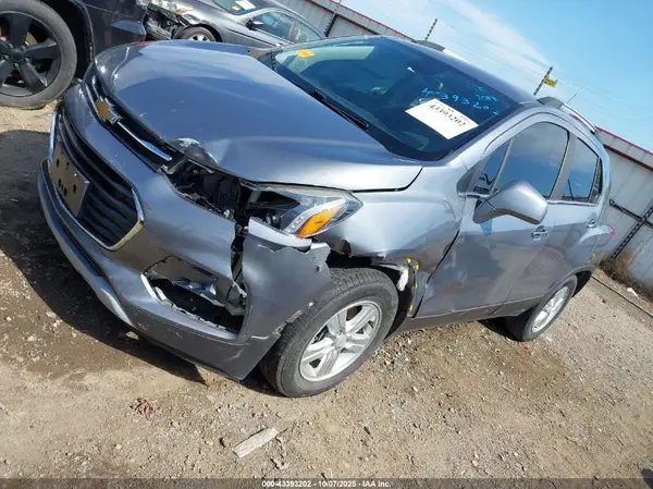 KL7CJLSB7KB798141 2019 CHEVROLET TRAX - Image 2