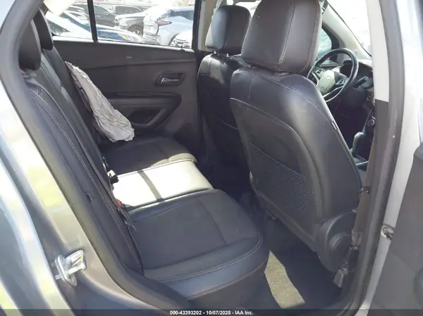 KL7CJLSB7KB798141 2019 CHEVROLET TRAX - Image 8