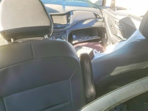 KL7CJLSB7KB799757 2019 CHEVROLET TRAX - Image 8