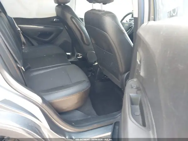 KL7CJLSB7KB799886 2019 CHEVROLET TRAX - Image 8