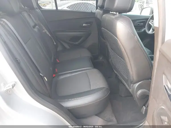KL7CJLSB7KB817173 2019 CHEVROLET TRAX - Image 8