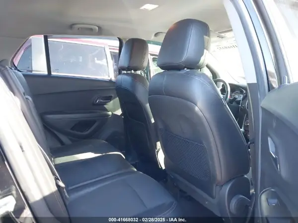 KL7CJLSB7KB825323 2019 CHEVROLET TRAX - Image 8