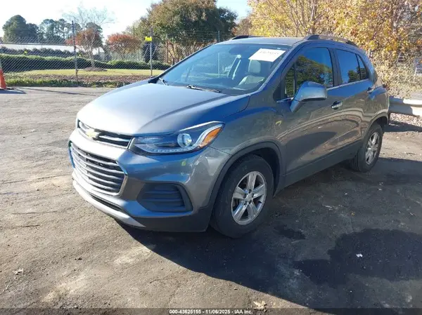KL7CJLSB7KB855759 2019 CHEVROLET TRAX - Image 2