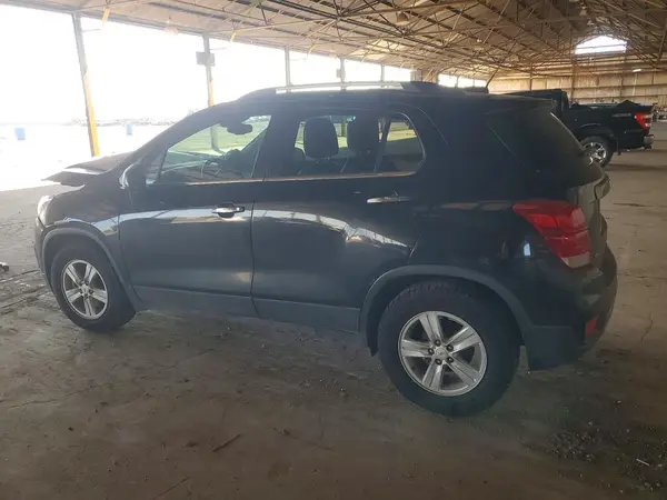 KL7CJLSB7KB877499 2019 CHEVROLET TRAX - Image 2