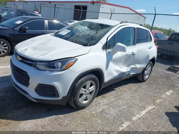 KL7CJLSB7KB914700 2019 CHEVROLET TRAX - Image 2