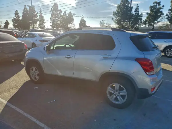 KL7CJLSB7KB916186 2019 CHEVROLET TRAX - Image 2