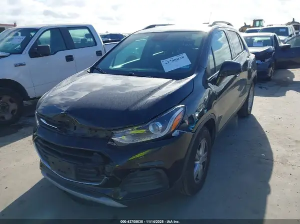 KL7CJLSB7KB922599 2019 CHEVROLET TRAX - Image 2