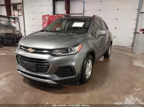 KL7CJLSB7KB929648 2019 CHEVROLET TRAX - Image 2