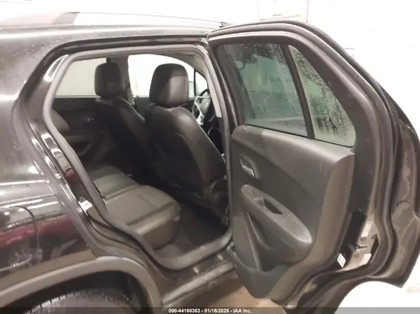 KL7CJLSB7KB930590 2019 CHEVROLET TRAX - Image 8
