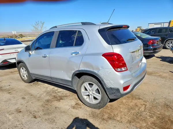 KL7CJLSB7KB960592 2019 CHEVROLET TRAX - Image 2