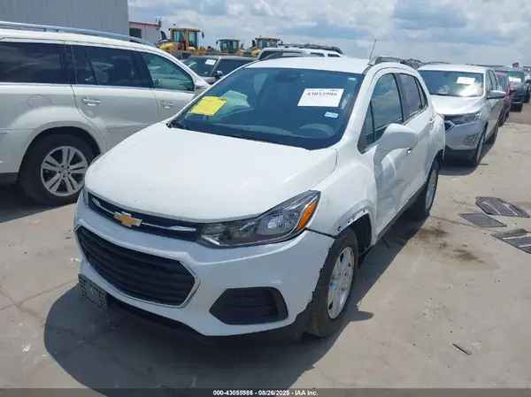 KL7CJLSB7LB006636 2020 CHEVROLET TRAX - Image 2