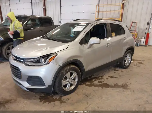 KL7CJLSB7LB007074 2020 CHEVROLET TRAX - Image 2