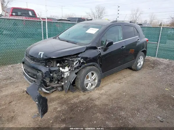 KL7CJLSB7LB007138 2020 CHEVROLET TRAX - Image 2