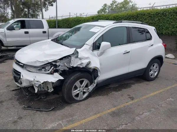 KL7CJLSB7LB008290 2020 CHEVROLET TRAX - Image 2