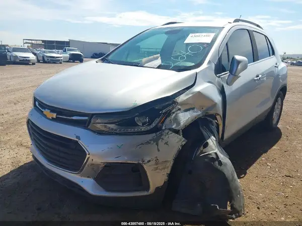 KL7CJLSB7LB012100 2020 CHEVROLET TRAX - Image 2