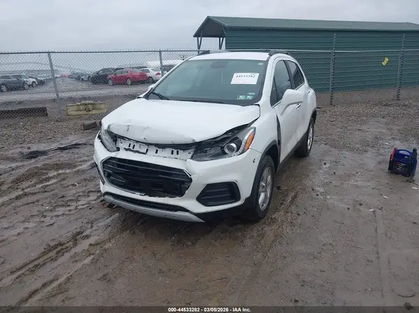 KL7CJLSB7LB020214 2020 CHEVROLET TRAX - Image 2