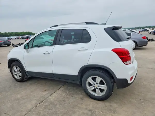 KL7CJLSB7LB041449 2020 CHEVROLET TRAX - Image 2
