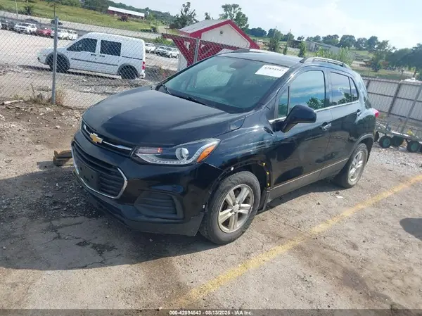 KL7CJLSB7LB062060 2020 CHEVROLET TRAX - Image 2