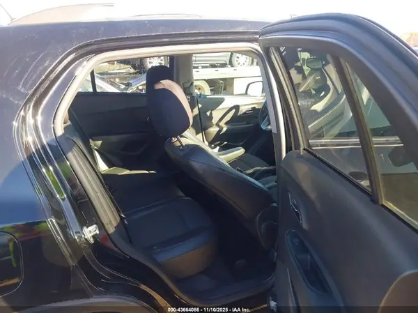 KL7CJLSB7LB075102 2020 CHEVROLET TRAX - Image 8