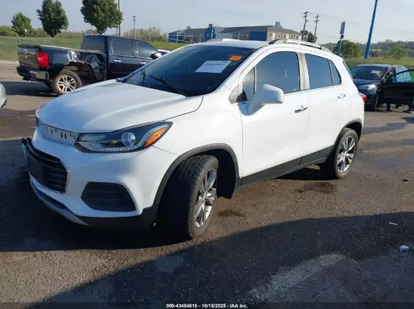KL7CJLSB7LB087430 2020 CHEVROLET TRAX - Image 2
