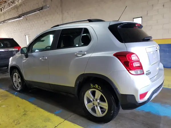 KL7CJLSB7MB305822 2021 CHEVROLET TRAX - Image 2