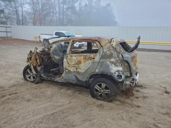 KL7CJLSB7MB311569 2021 CHEVROLET TRAX - Image 2