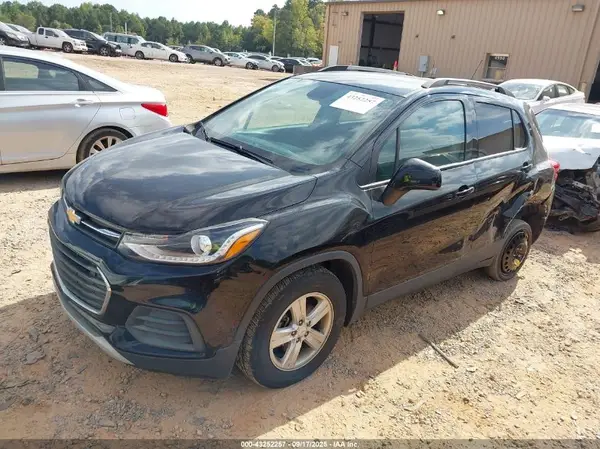 KL7CJLSB7MB322281 2021 CHEVROLET TRAX - Image 2