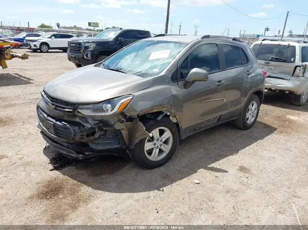 KL7CJLSB7MB325102 2021 CHEVROLET TRAX - Image 2