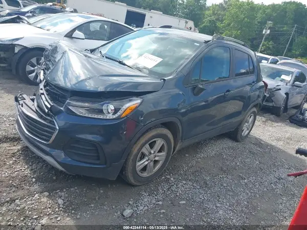 KL7CJLSB7MB325696 2021 CHEVROLET TRAX - Image 2
