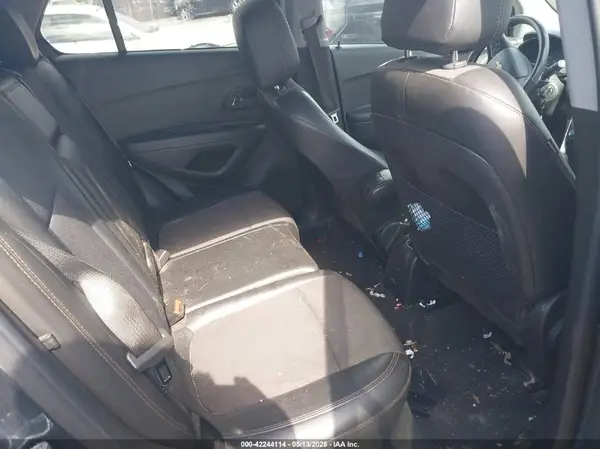 KL7CJLSB7MB325696 2021 CHEVROLET TRAX - Image 8