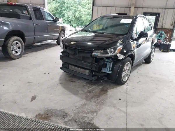 KL7CJLSB7MB327416 2021 CHEVROLET TRAX - Image 2