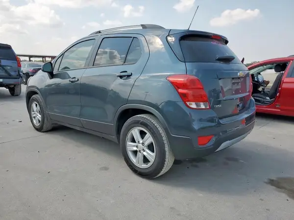 KL7CJLSB7MB327996 2021 CHEVROLET TRAX - Image 2
